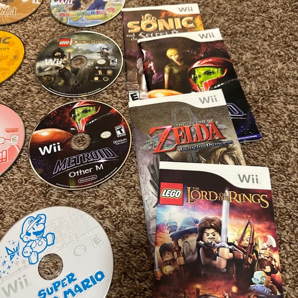 Nintendo Wii bundle - console, controllers and games - Picture 5 of 9